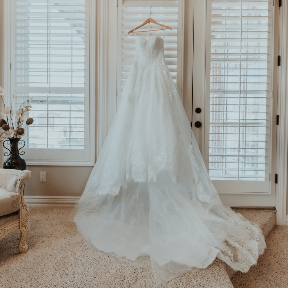Wedding dress